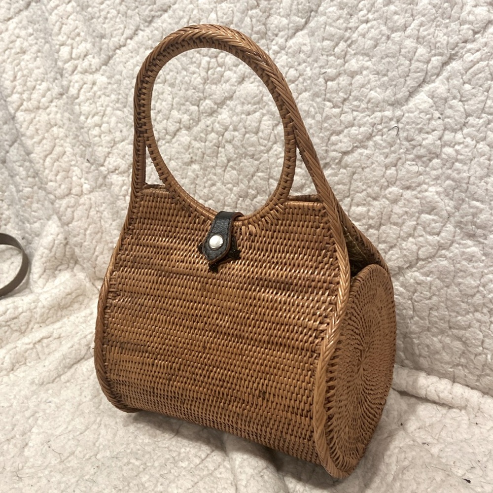 TLC straw woven  natural hand bag